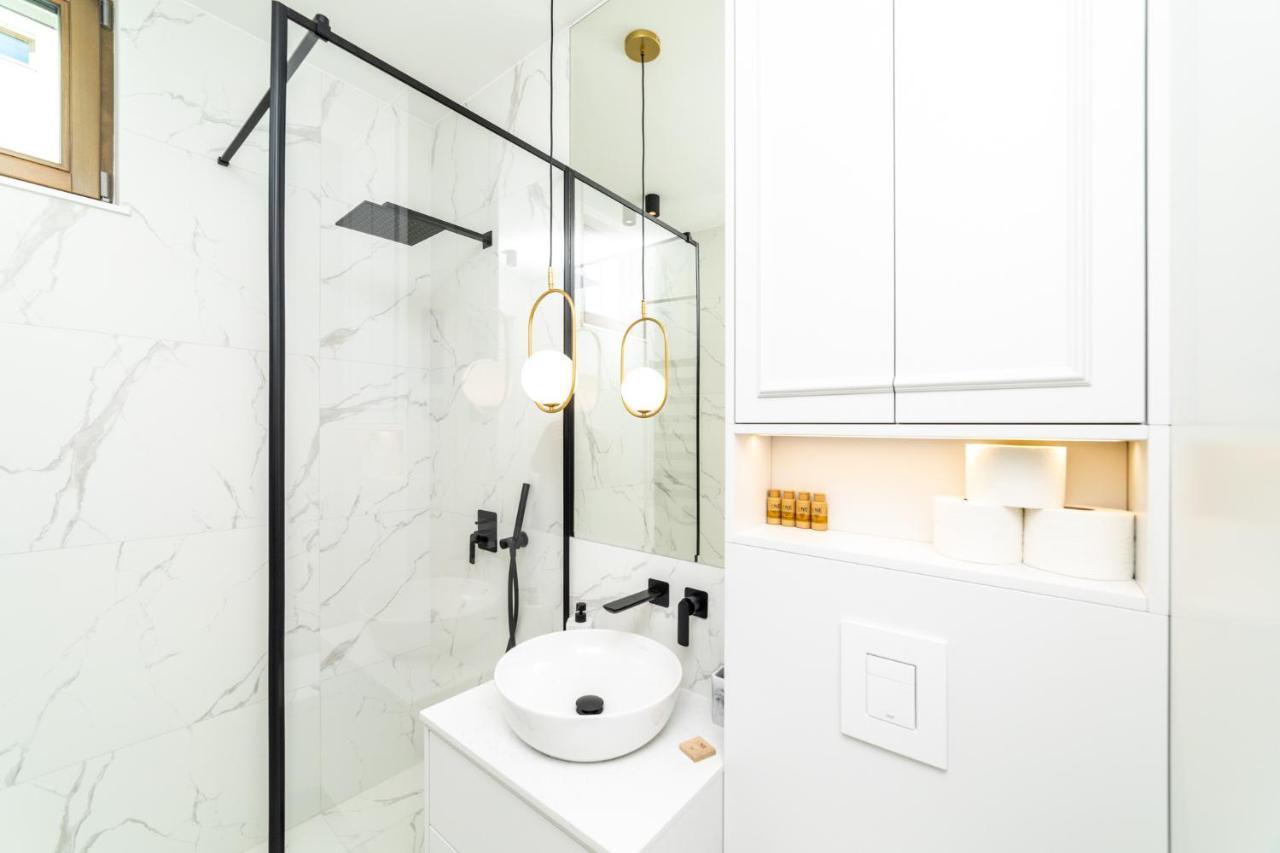 Apartament White Deluxe With Terrace By Oneapartments *