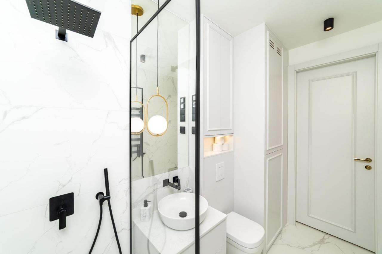 Apartament White Deluxe With Terrace By Oneapartments *