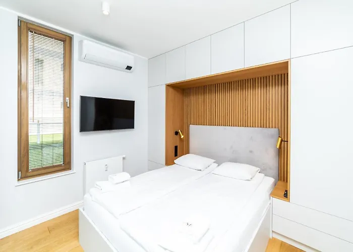 White Deluxe With Terrace By Oneapartments