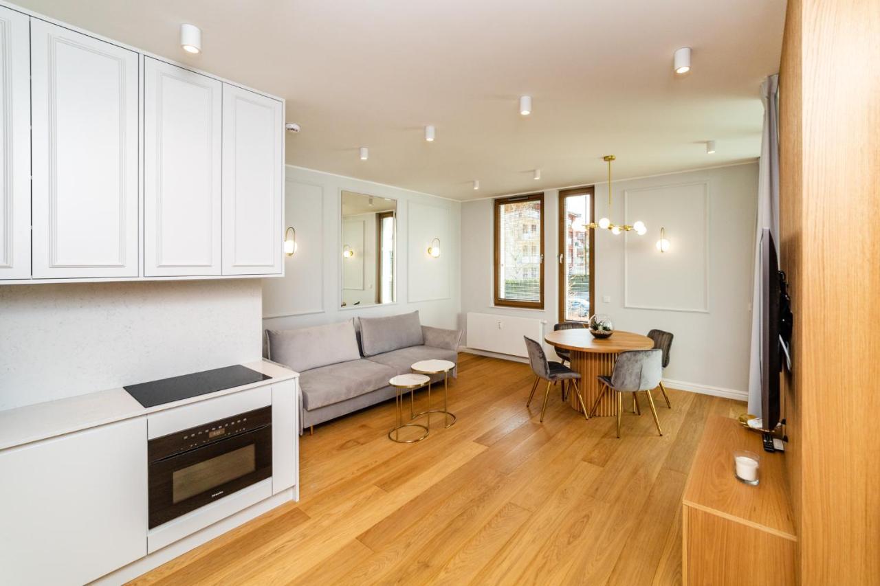 White Deluxe With Terrace By Oneapartments *